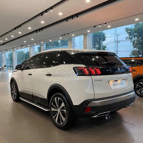 Tin tức giá xe: Peugeot 3008 giảm gần 140 triệu tại đại lý- Ảnh 6. Mẫu xe này được trang bị các tính năng an toàn tiên tiến (ADAS) như hỗ trợ giữ làn đường, cảnh báo điểm mù hay nhắc nhở tập trung, nhưng chưa có tính năng ga tự động thích ứng - Ảnh: Đại lý Peugeot/Facebook