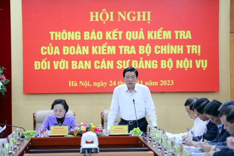 Ông Phan Đình Trạc chủ trì thông báo dự thảo kết quả kiểm tra tại Bộ Nội vụ- Ảnh 1. Ông Phan Đình Trạc phát biểu tại buổi thông báo - Ảnh: GIA HÂN