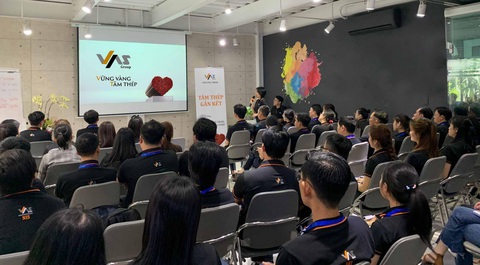 Đặt nhân sự làm trọng tâm, tập đoàn VAS vào 'Top 100 Nơi làm việc tốt nhất Việt Nam'- Ảnh 2. Đặt nhân sự làm trọng tâm, tập đoàn VAS vào 'Top 100 Nơi làm việc tốt nhất Việt Nam'- Ảnh 2.