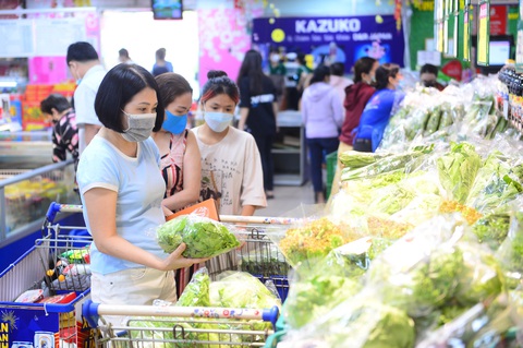 Bình ổn giá, cắt giảm lợi nhuận để giữ sức mua cuối năm- Ảnh 1. Các nhà bán lẻ dự đoán sức mua những tháng cuối năm tăng cao trong bối cảnh niềm tin người tiêu dùng đang hồi phục - Ảnh: QUANG ĐỊNH
