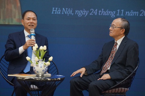 Tác giả, nguyên đại sứ Việt Nam tại Hà Lan Phạm Việt Anh (trái) và nguyên đại sứ Việt Nam tại Hà Lan Hà Huy Thông tại buổi ra mắt sách - Ảnh: T.ĐIỂU Tác giả, nguyên đại sứ Việt Nam tại Hà Lan Phạm Việt Anh (trái) và nguyên đại sứ Việt Nam tại Hà Lan Hà Huy Thông tại buổi ra mắt sách - Ảnh: T.ĐIỂU