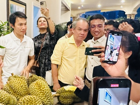 Bầu Đức còn vay bao nhiêu sau 10 năm cật lực trả nợ?- Ảnh 1. Bầu Đức trải qua suốt cả thập kỷ trả nợ - Ảnh: BÔNG MAI