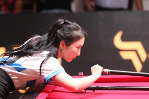 Cao thủ billiards Việt Nam đấu với Hàn Quốc- Ảnh 1. Nữ cơ thủ xinh đẹp Jin Hye Ju lĩnh ấn tiên phong cho Hàn Quốc - Ảnh: M.Q.