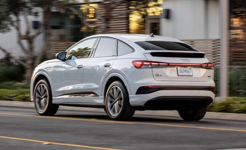 Audi sẽ mang về Việt Nam nhiều xe mới, đúng thời điểm hưởng lợi thuế nhập khẩu- Ảnh 4. Audi Q4 e-tron mang thiết kế thời trang - Ảnh: Car and Driver