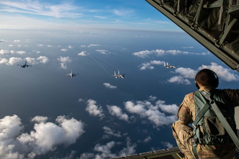 Hình ảnh từ cuộc tập trận chung giữa Philippines và Mỹ ở Biển Đông ngày 23-11 - Ảnh: AFP Hình ảnh từ cuộc tập trận chung giữa Philippines và Mỹ ở Biển Đông ngày 23-11 - Ảnh: AFP