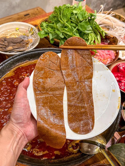 Ảnh vui 25-11: Quán bún thịt nướng 'nôn' ăn Tết sớm- Ảnh 5. Nhìn vậy mà không phải vậy.