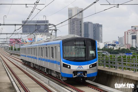 Tàu metro số 1 Bến Thành - Suối Tiên chạy thử ngày 29-8 - Ảnh: QUANG ĐỊNH Tàu metro số 1 Bến Thành - Suối Tiên chạy thử ngày 29-8 - Ảnh: QUANG ĐỊNH