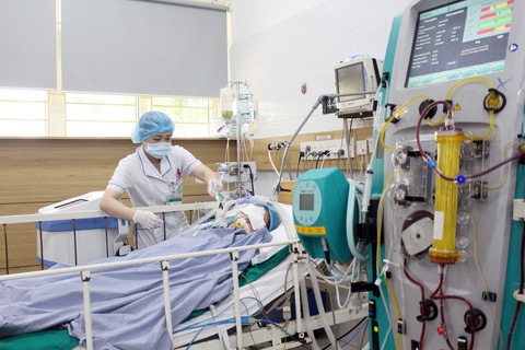 Hiểm họa thuốc lá điện tử chứa ma túy- Ảnh 3. Bệnh nhân 20 tuổi nhập viện nguy kịch do ngộ độc thuốc lá điện tử chứa ma túy tổng hợp tại Bệnh viện Bạch Mai (Hà Nội) - Ảnh: DƯƠNG LIỄU