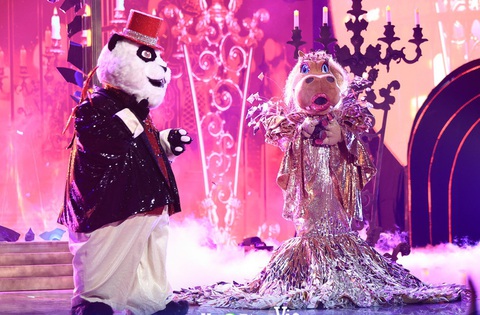Vừa lộ diện, 'Hà Mã' Lâm Bảo Ngọc tỏ tình với 'Bố Gấu' Hoàng Hải- Ảnh 3. Hippo Happy và Bố Gấu có màn song ca gây bão mạng