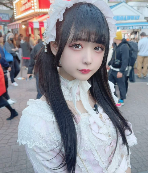 Há hốc mồm trước màn 'chuyển giới' lẹ như gió của mỹ nhân cosplay- Ảnh 1. Himenii thường xuất hiện với vẻ ngoài nữ tính, đáng yêu.