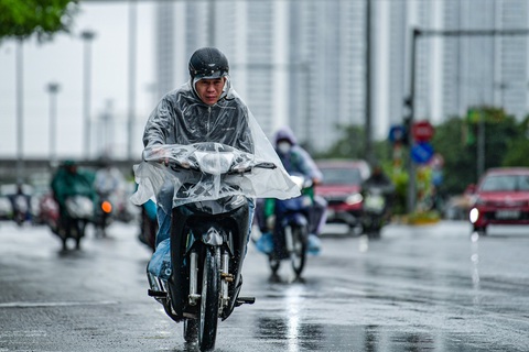 Thời tiết hôm nay 26-11: Từ Thanh Hóa vô Nam Bộ mưa to đến rất to- Ảnh 1. Hôm nay 26-11, thời tiết nhiều nơi có mưa - Ảnh: NAM TRẦN