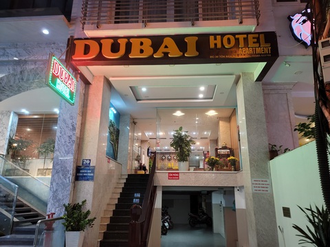 Nhiều khách sạn tại Nha Trang cải tạo từ nhà ở, xây vượt tầng- Ảnh 2. Khách sạn Dubai (đường Tôn Đản, phường Lộc Thọ) xây vượt 2 tầng - Ảnh: TRẦN HƯỚNG