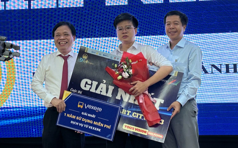 Casso - payOS thắng cuộc thi Sáng kiến xây dựng thành phố thông minh- Ảnh 1. Ban tổ chức trao giải nhất cho Dự án Casso-payOS - Hệ điều hành thanh toán khi đã có nhiều sáng kiến mới giúp quá trình thanh toán trở nên tiện lợi - Ảnh: BTC