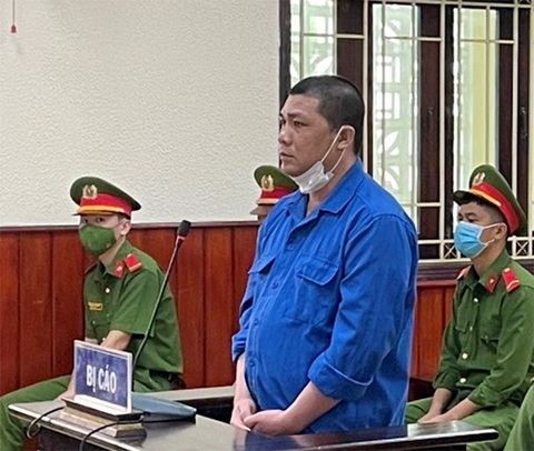 Đinh Công Nhật, bị cáo giết chủ nợ, tại phiên tòa sơ thẩm do TAND tỉnh Bình Định xét xử hồi tháng 3-2023 - Ảnh: A.KIỀU Bị cáo Đinh Công Nhật tại phiên tòa sơ thẩm do TAND tỉnh Bình Định xét xử hồi tháng 3-2023 - Ảnh: A.KIỀU