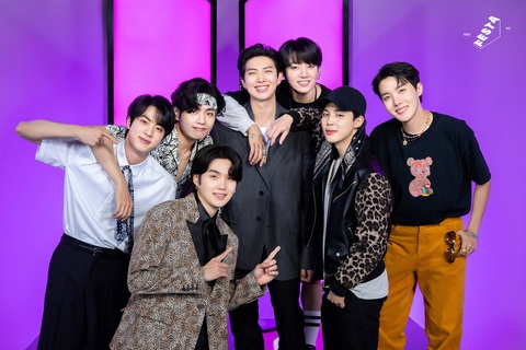 BTS lắc hông trên nền nhạc Hai phút hơn của rapper Pháo- Ảnh 1. Nhóm nhạc BTS gây bất ngờ khi nhảy trên nền nhạc Việt Nam - Ảnh: Facebook nhân vật
