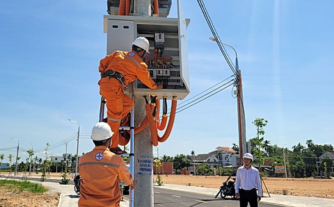 Dân đồng thuận, đẩy nhanh tiến độ cao tốc Bắc - Nam- Ảnh 10. Tỉnh Quảng Ngãi đầu tư cơ sở hạ tầng tạo điều kiện cho người dân lập nghiệp tại khu tái định cư ổn định cuộc sống mới