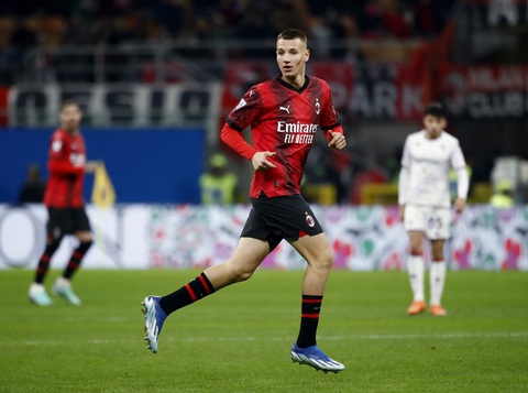 Cầu thủ 15 tuổi của AC Milan đi vào lịch sử Serie A- Ảnh 2. Trước khi lên đội một, Camarda đã là ngôi sao của đội trẻ AC Milan - Ảnh: REUTERS