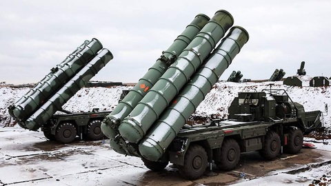 Nga - Ukraine tấn công bằng drone liên tục- Ảnh 1. Hệ thống tên lửa phòng không S-200 - Ảnh: RIA NOVOSTI