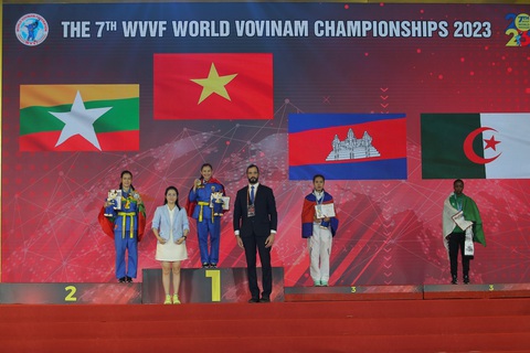 Algeria đánh bại Việt Nam để giành HCV vovinam thế giới- Ảnh 2. Mai Thị Kim Thùy giành HCV nội dung tinh hoa lưỡng nghi kiếm pháp nữ - Ảnh: GIANG LÊ