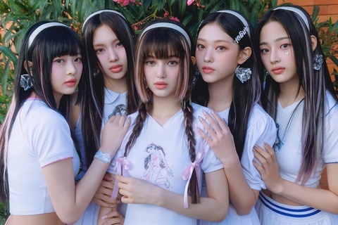 NewJeans hoạt động bùng nổ năm 2023, được dự đoán soán ngôi BlackPink- Ảnh 1. Nhóm nhạc NewJeans ra mắt hơn 1 năm nhưng có thành tích đáng nể - Ảnh: HYBE