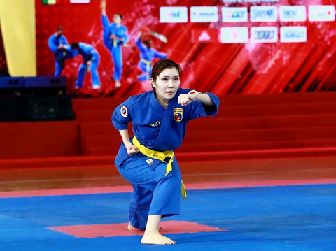 Người Nhật mê vovinam- Ảnh 3. Sasaki với bài thi Long hổ quyền - Ảnh: QUANG THỊNH