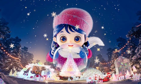 Khu rừng pha lê cùng cây thông giáng sinh nhiều màu sắc mùa Noel 2024- Ảnh 1. Sự xuất hiện của những khu rừng pha lê này sẽ là điểm hẹn để mọi người "sống chậm lại", dành thời gian nhiều hơn cho nhau, cùng nắm tay nhau tạo nên những tấm hình thật ý nghĩa