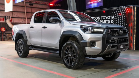Toyota Fortuner, Hilux có động cơ hybrid: Mạnh và tiết kiệm hơn- Ảnh 2. Hệ thống hybrid bổ trợ của Toyota Fortuner/Hilux không cho phép vận hành tạm thời không cần nhiên liệu như các dòng xe Toyota khác dùng công nghệ hybrid sạc điện - Ảnh: Drive