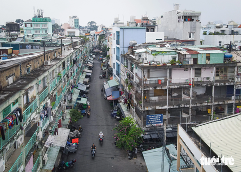 Vì sao khu Bàn Cờ được đề xuất làm phố Tây?- Ảnh 5. Theo báo cáo của các đơn vị liên quan, hiện nay tỉ lệ thương mại dịch vụ ở khu Bàn Cờ khá cao, chiếm đến 60%. Về chiến lược phát triển, liên danh tư vấn đề xuất cải tạo và phát triển khu Bàn Cờ ở quận 3 trở thành một điểm đến du lịch hấp dẫn, tương tự như khu Bùi Viện - Phạm Ngũ Lão ở quận 1 - Ảnh: CHÂU TUẤN