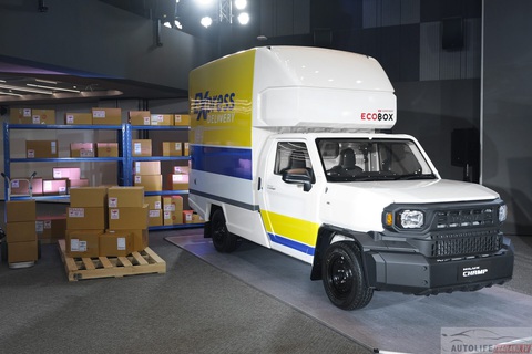 Toyota Hilux Champ ra mắt: Giá quy đổi từ 317 triệu đồng, chung gầm Hilux nhưng nhiều cách tùy biến- Ảnh 20. Một số trang bị tiêu chuẩn đã được xác nhận có trên Toyota Hilux Champ bao gồm mâm thép 14 inch đi kèm lốp 195R14C, cản trước 3 tấm dễ sửa chữa, gương bên tối màu, ghế dài gập 60:40 (cho bản sàn), ghế lái ngả và có thể chỉnh tiến lùi, ghế trước ngả, cửa sổ chỉnh điện, cổng sạc 12V hay loa... 2 vị trí - Ảnh: Autolifethailand