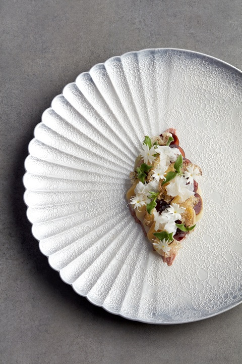 Nguyên liệu Việt hòa quyện trên bàn tiệc fine dining- Ảnh 1. Một sắc thái mới của ngan Hà Nội qua bàn tay sáng tạo của Sam Aisbett