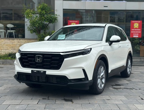 Tin tức giá xe: Honda CR-V 2024 giảm giá gần 60 triệu tại đại lý- Ảnh 8. Về trang bị an toàn, Honda CR-V mới được bổ sung camera 360 độ. Gói Honda Sensing và tính năng LaneWatch như đời cũ. Một số tính năng nổi bật trong gói Sensing gồm hỗ trợ phanh chủ động, hỗ trợ giữ làn đường, ga tự động thích ứng hay đèn pha thông minh. Một số tính năng đáng chú ý khác trên CR-V so với các đối thủ còn có hỗ trợ đổ đèo, cảm biến va chạm trước sau, cảnh báo áp suất lốp, cảnh báo buồn ngủ... - Ảnh: Đại lý Honda/Facebook