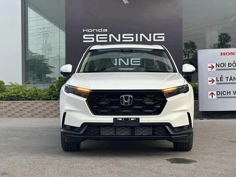 Tin tức giá xe: Honda CR-V 2024 giảm giá gần 60 triệu tại đại lý- Ảnh 3. Honda CR-V mới nay có thêm gói RS thể thao (chỉ có trên bản hybrid). Các phiên bản sử dụng chung đèn pha LED, đèn hậu LED và mâm 18 inch. Đèn bản e:HEV RS có thêm công nghệ vào cua chủ động - Ảnh: Đại lý Honda/Facebook