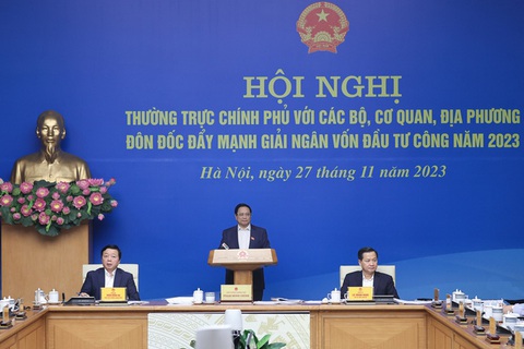 Chậm giải ngân đầu tư công, áp lực xài hết 247.000 tỉ trong 35 ngày- Ảnh 1. Thủ tướng chủ trì hội nghị Thường trực Chính phủ với các bộ ngành, địa phương về đầu tư công - Ảnh: VGP