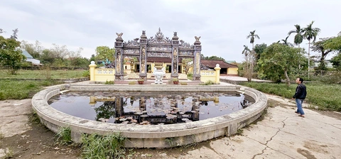 Bí ẩn mỹ nhân nội cung vua Khải Định kỳ 4: Nỗi niềm cung oán của tứ giai Du Tần- Ảnh 7. Khu thờ họ Võ của bà Tân Du ở làng Thần Phù, Thừa Thiên Huế - Ảnh: THÁI LỘC