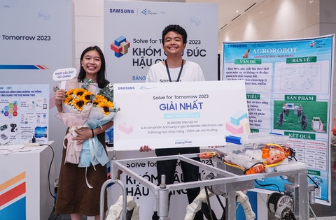 Solve for Tomorrow: Tìm giải pháp cho tương lai- Ảnh 2. Đội Khóm Cầu Đúc - Hậu Giang giành giải nhất khối THCS với mô hình Agrorobot - Ảnh: NGUYỄN HIỀN