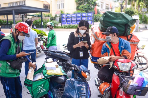 Online Friday 2023: Bảo vệ quyền lợi người tiêu dùng trên môi trường trực tuyến- Ảnh 1. Người tiêu dùng được nâng cao kiến thức về bảo vệ quyền lợi trong các giao dịch online - Ảnh: QUANG ĐỊNH