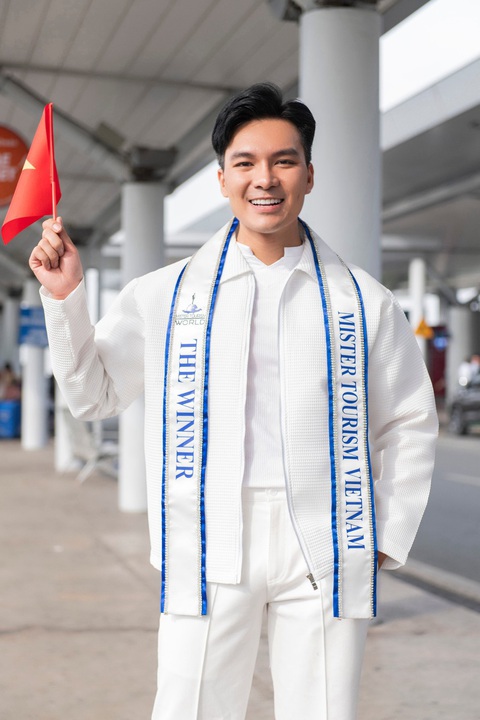 Quốc Trí 'bắn' tiếng Anh trước giờ lên đường dự thi Mister Tourism World 2023- Ảnh 1. Chàng trai Đồng Tháp - Quốc Trí lên đường dự thi Mister Tourism World 2023