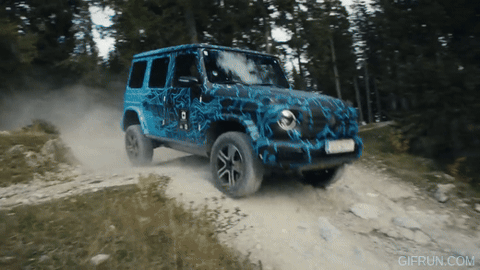 Sếp Mercedes mang Mercedes-Benz EQG điện đi off-road, quay tròn 360 độ- Ảnh 2. Bản thuần điện EQG được đánh giá là có khả năng vận hành off-road không kém, thậm chí nhỉnh hơn G-Class gốc - Ảnh cắt từ video, nguồn: Mercedes-Benz