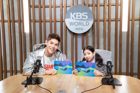 Đạo diễn Nguyễn Hưng Phúc trò chuyện cùng KBS World Radio- Ảnh 2. Đạo diễn Nguyễn Hưng Phúc và người mẫu nhí Celine