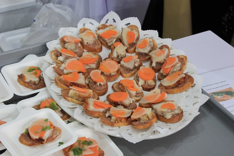 Bánh mì được giới thiệu để dùng kèm rượu sake của Nhật Bản - Ảnh: NGỌC ĐÔNG Bánh mì được giới thiệu để dùng kèm rượu sake của Nhật Bản - Ảnh: NGỌC ĐÔNG