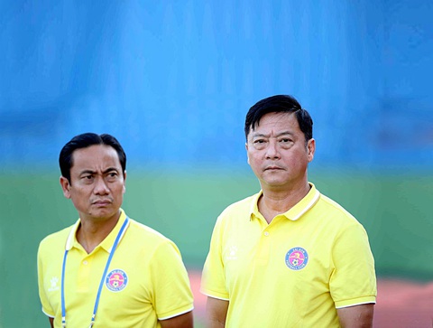 Vòng loại Cúp quốc gia 2023-2024: Người cũ gặp nhau- Ảnh 1. HLV Phùng Thanh Phương và Lê Huỳnh Đức khi còn làm việc cùng nhau ở CLB Sài Gòn - Ảnh: N.K.