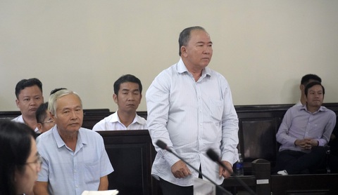 Điều tra bổ sung vụ án cựu chủ tịch huyện của Bà Rịa - Vũng Tàu ký cấp sổ đỏ sai- Ảnh 1. Ông Đặng Thanh Minh - cựu chủ tịch huyện Xuyên Mộc - tại tòa sáng 28-11 - Ảnh: Đ.H.