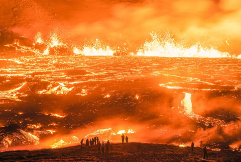 Núi lửa Fagradalsfjall - Ảnh: thephotohikes.com Núi lửa Fagradalsfjall ở Iceland trong đợt phun trào năm 2022 - Ảnh: thephotohikes.com