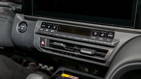 Báo Mỹ đánh giá Toyota Camry 2025: Ấn tượng nhưng không đột phá- Ảnh 18. Báo Mỹ đánh giá Toyota Camry 2025: Ấn tượng nhưng không đột phá- Ảnh 18.
