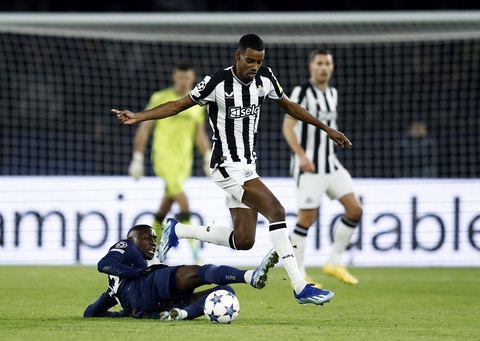 Bàn thắng phút bù giờ giúp PSG thoát thua trước Newcastle- Ảnh 2. Bị gỡ hòa phút cuối, Newcastle mất quyền tự quyết tại Champions League - Ảnh: REUTERS