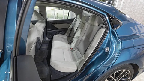 Báo Mỹ đánh giá Toyota Camry 2025: Ấn tượng nhưng không đột phá- Ảnh 13. Báo Mỹ đánh giá Toyota Camry 2025: Ấn tượng nhưng không đột phá- Ảnh 13.