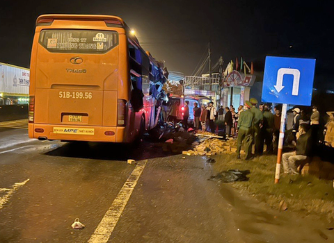 Tài xế Phương Trang gây tai nạn chết 3 người lãnh 8 năm tù- Ảnh 1. Xe khách Phương Trang do tài xế Nguyễn Anh Tiên điều khiển gây tai nạn làm chết 3 người - Ảnh: Đ.T