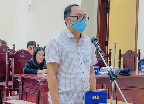 Vụ tông nữ sinh thiệt mạng ở Ninh Thuận: 2 người được miễn trách nhiệm hình sự- Ảnh 1. Cựu thiếu tá Hoàng Văn Minh, người lái xe hơi tông chết nữ sinh lớp 12 ở Ninh Thuận, tại phiên tòa sơ thẩm ngày 17-8 - Ảnh: V.T.