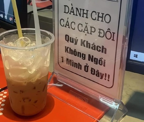 Ảnh vui 29-11: Cơm nắm này cay quá cay!- Ảnh 4. Đợi xíu bạn tôi đến, làm gì căng.