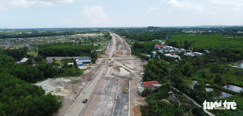 Loạt dự án giao thông trọng điểm ở Đà Nẵng bao giờ sẽ thông?- Ảnh 6. Dự kiến tuyến vành đai phía tây (giai đoạn 1) sẽ thông tuyến chính cuối tháng 12-2023 - Ảnh: ĐOÀN CƯỜNG